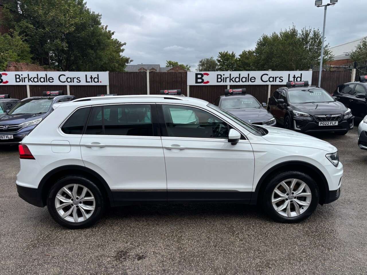 A 2018 VOLKSWAGEN TIGUAN 2.0 TDI SE Navigation SUV 5dr Diesel 4Motion 4WD DSG Auto Euro 6 (s/s) (190 A 2018 VOLKSWAGEN TIGUAN 2.0 TDI SE Navigation SUV 5dr Diesel 4Motion 4WD DSG Auto Euro 6 (s/s) (190