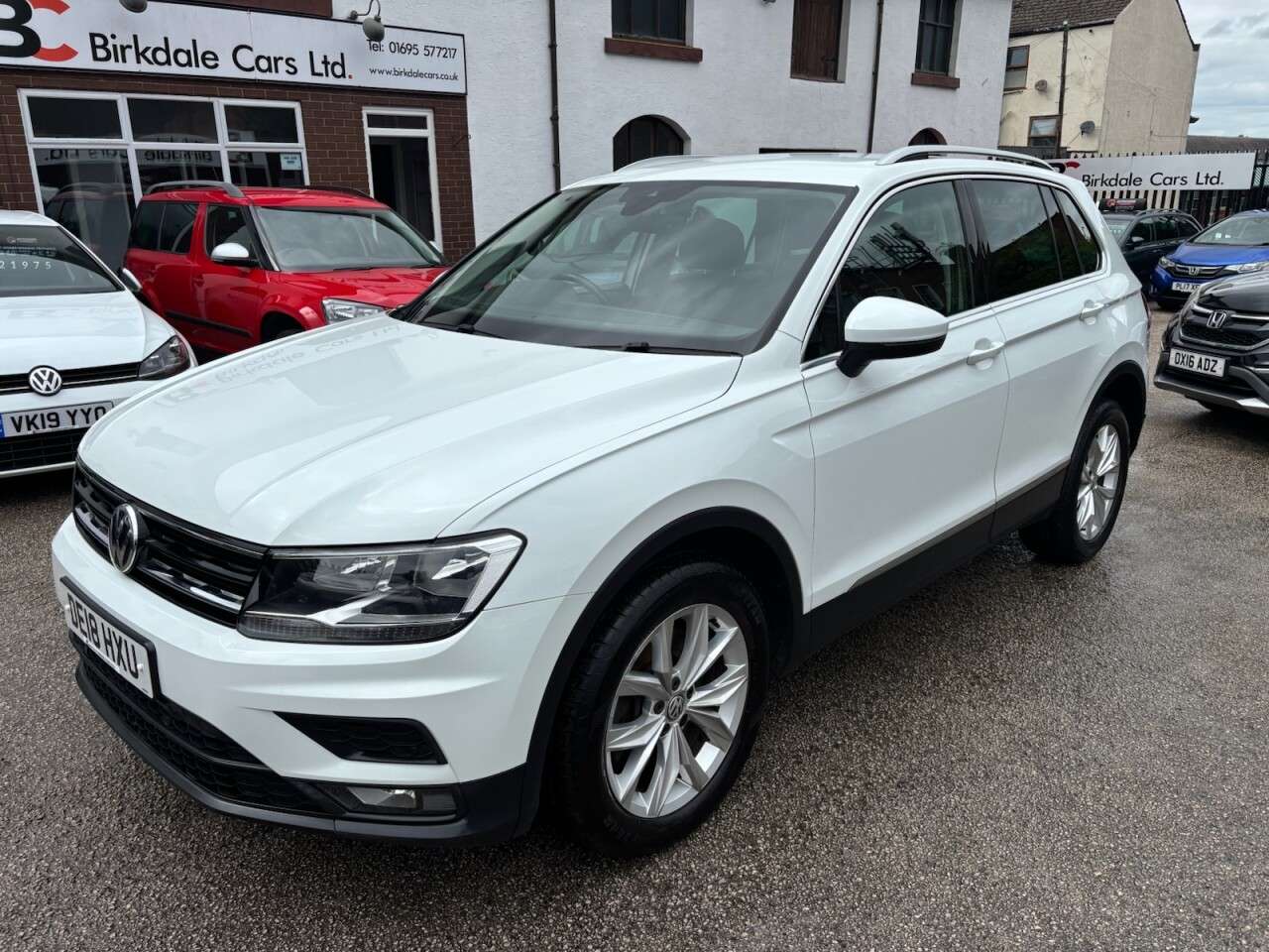 A 2018 VOLKSWAGEN TIGUAN 2.0 TDI SE Navigation SUV 5dr Diesel 4Motion 4WD DSG Auto Euro 6 (s/s) (190 A 2018 VOLKSWAGEN TIGUAN 2.0 TDI SE Navigation SUV 5dr Diesel 4Motion 4WD DSG Auto Euro 6 (s/s) (190