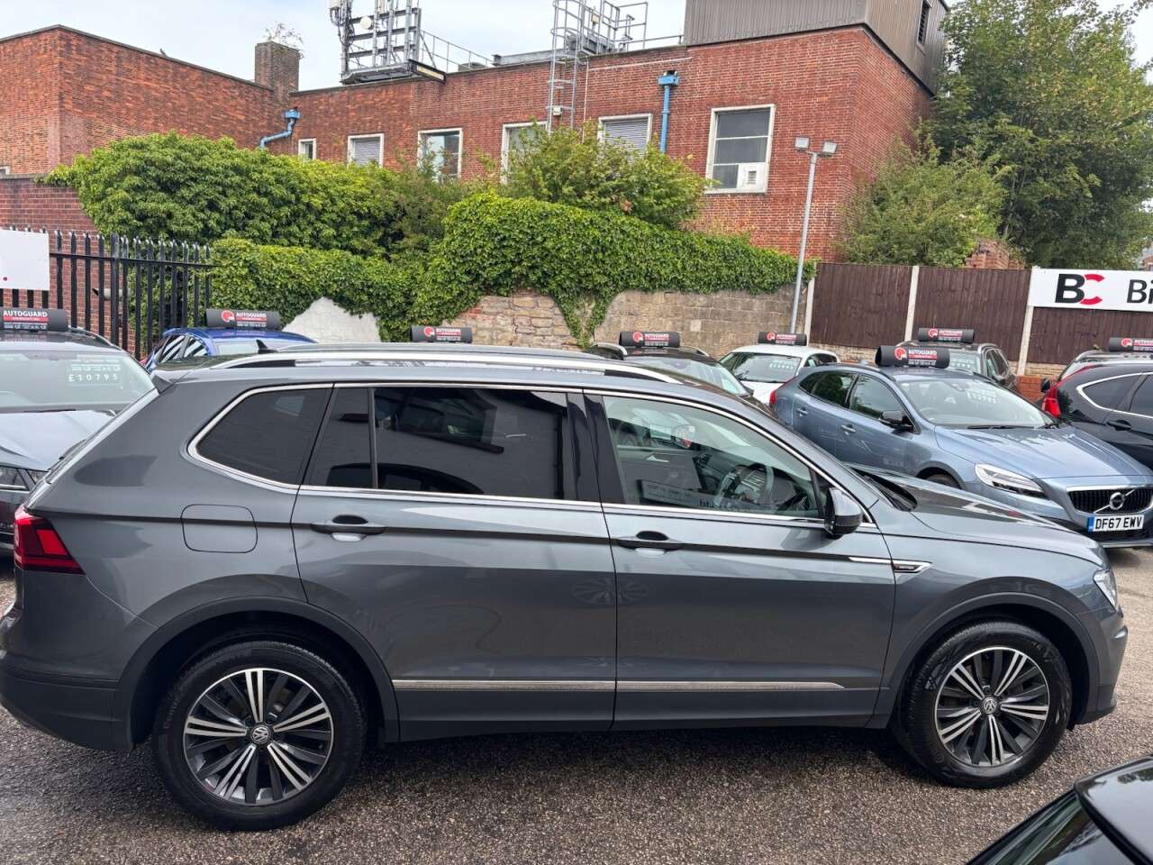 A 2018 VOLKSWAGEN TIGUAN ALLSPACE 2.0 TDI SE Nav SUV 5dr Diesel 4Motion 4WD Manual Euro 6 (s/s) (150 ps) FSH A 2018 VOLKSWAGEN TIGUAN ALLSPACE 2.0 TDI SE Nav SUV 5dr Diesel 4Motion 4WD Manual Euro 6 (s/s) (150 ps) FSH