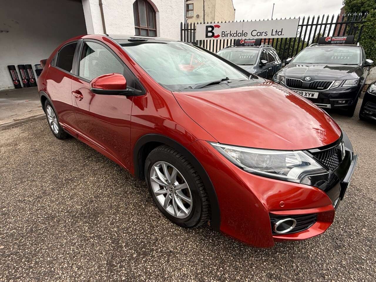 A 2015 HONDA CIVIC 1.6 i-DTEC SR Hatchback 5dr Diesel Manual Euro 5 (s/s) (120 ps) FSH - LEATH A 2015 HONDA CIVIC 1.6 i-DTEC SR Hatchback 5dr Diesel Manual Euro 5 (s/s) (120 ps) FSH - LEATH