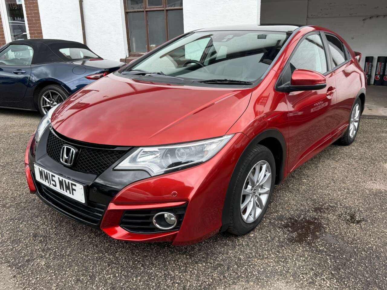 A 2015 HONDA CIVIC 1.6 i-DTEC SR Hatchback 5dr Diesel Manual Euro 5 (s/s) (120 ps) FSH - LEATH A 2015 HONDA CIVIC 1.6 i-DTEC SR Hatchback 5dr Diesel Manual Euro 5 (s/s) (120 ps) FSH - LEATH