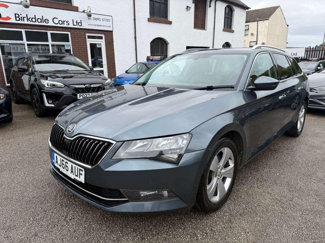 A 2017 SKODA SUPERB 2.0 TDI SE Business Estate 5dr Diesel DSG Auto Euro 6 (s/s) (150 ps) FSH - A 2017 SKODA SUPERB 2.0 TDI SE Business Estate 5dr Diesel DSG Auto Euro 6 (s/s) (150 ps) FSH -