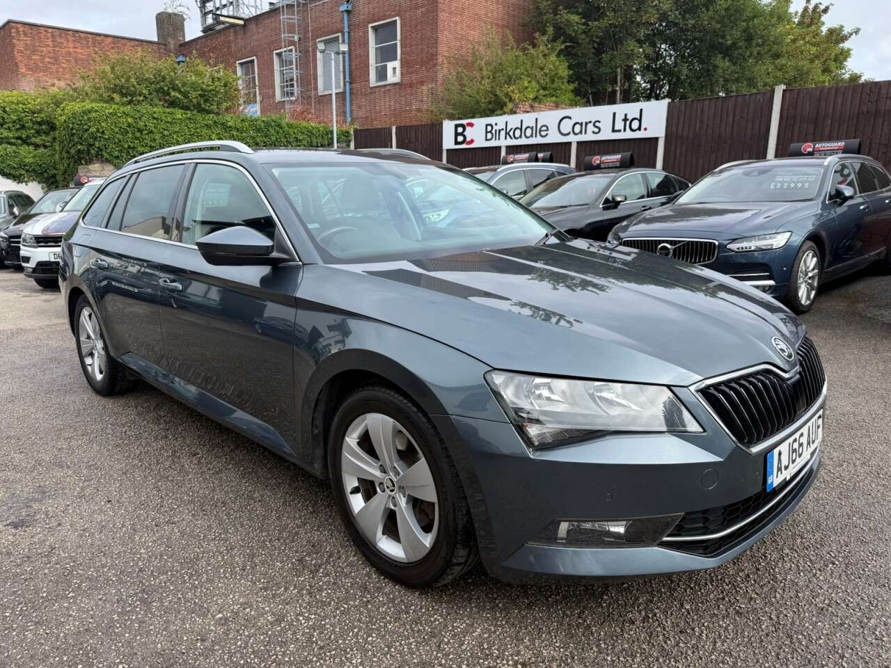 A 2017 SKODA SUPERB 2.0 TDI SE Business Estate 5dr Diesel DSG Auto Euro 6 (s/s) (150 ps) FSH - A 2017 SKODA SUPERB 2.0 TDI SE Business Estate 5dr Diesel DSG Auto Euro 6 (s/s) (150 ps) FSH -