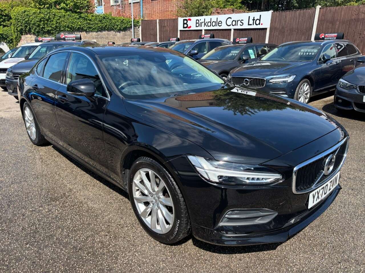 A 2020 VOLVO S90 2.0 T4 Momentum Plus Saloon 4dr Petrol Auto Euro 6 (s/s) (190 ps) FSH - LEA A 2020 VOLVO S90 2.0 T4 Momentum Plus Saloon 4dr Petrol Auto Euro 6 (s/s) (190 ps) FSH - LEA