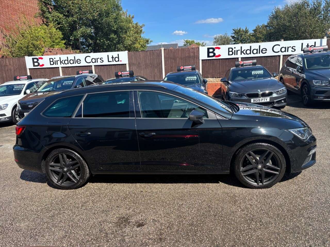 A 2020 SEAT LEON 1.5 TSI EVO FR Black Edition Estate 5dr Petrol DSG Auto Euro 6 (s/s) (150 p A 2020 SEAT LEON 1.5 TSI EVO FR Black Edition Estate 5dr Petrol DSG Auto Euro 6 (s/s) (150 p