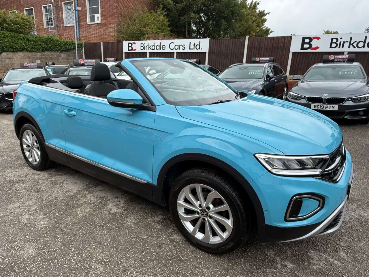 A 2023 VOLKSWAGEN T-ROC 1.5 TSI Style Convertible 2dr Petrol DSG 2WD Auto Euro 6 (s/s) (150 ps) FSH A 2023 VOLKSWAGEN T-ROC 1.5 TSI Style Convertible 2dr Petrol DSG 2WD Auto Euro 6 (s/s) (150 ps) FSH