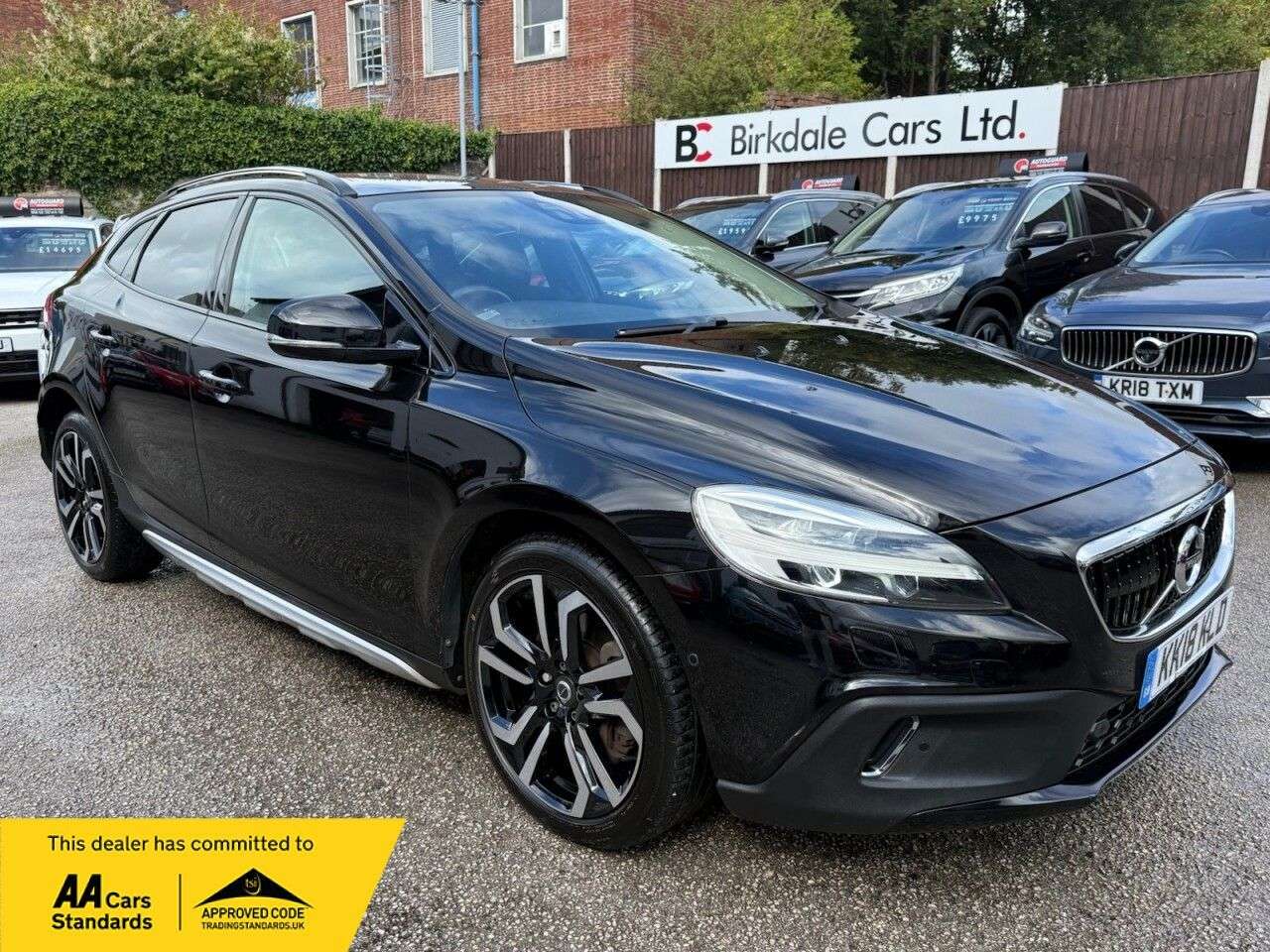 A 2018 VOLVO V40 CROSS COUNTRY 2.0 D3 Pro Hatchback 5dr Diesel Manual Euro 6 (s/s) (150 ps) FSH - LEATHER A 2018 VOLVO V40 CROSS COUNTRY 2.0 D3 Pro Hatchback 5dr Diesel Manual Euro 6 (s/s) (150 ps) FSH - LEATHER