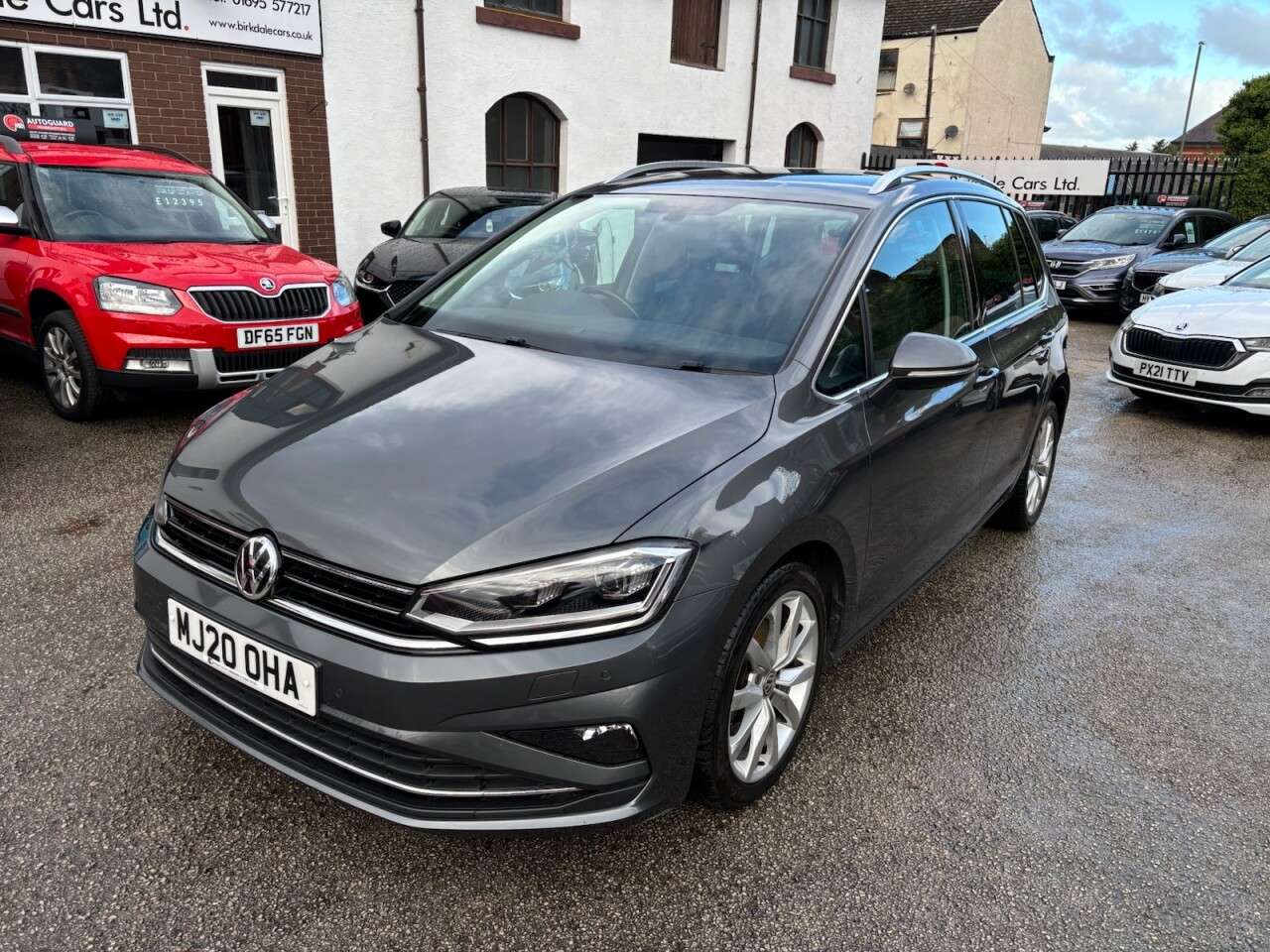 A 2020 VOLKSWAGEN GOLF SV 1.5 TSI EVO GPF GT MPV 5dr Petrol DSG Auto Euro 6 (s/s) (150 ps) FSH - HEAT A 2020 VOLKSWAGEN GOLF SV 1.5 TSI EVO GPF GT MPV 5dr Petrol DSG Auto Euro 6 (s/s) (150 ps) FSH - HEAT