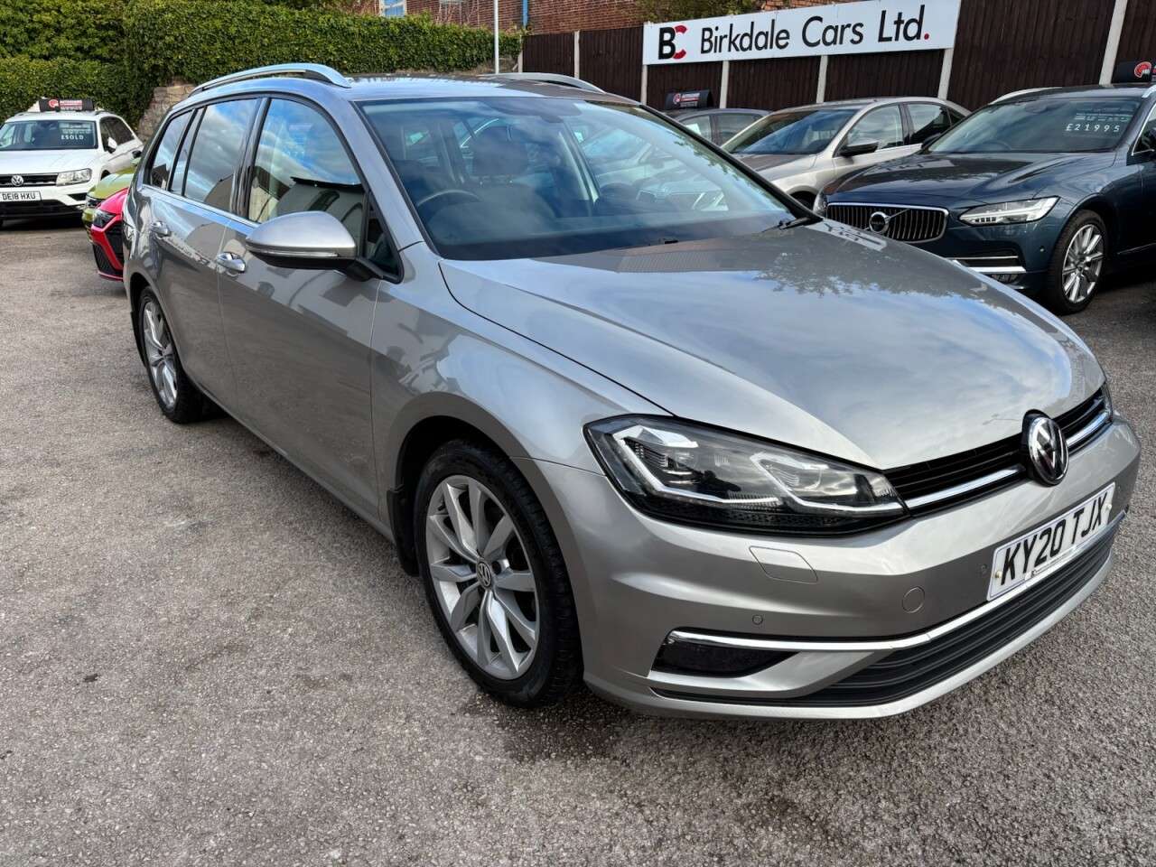 A 2020 VOLKSWAGEN GOLF 2.0 TDI GT Edition Estate 5dr Diesel DSG Auto Euro 6 (s/s) (150 ps) FSH (VW A 2020 VOLKSWAGEN GOLF 2.0 TDI GT Edition Estate 5dr Diesel DSG Auto Euro 6 (s/s) (150 ps) FSH (VW