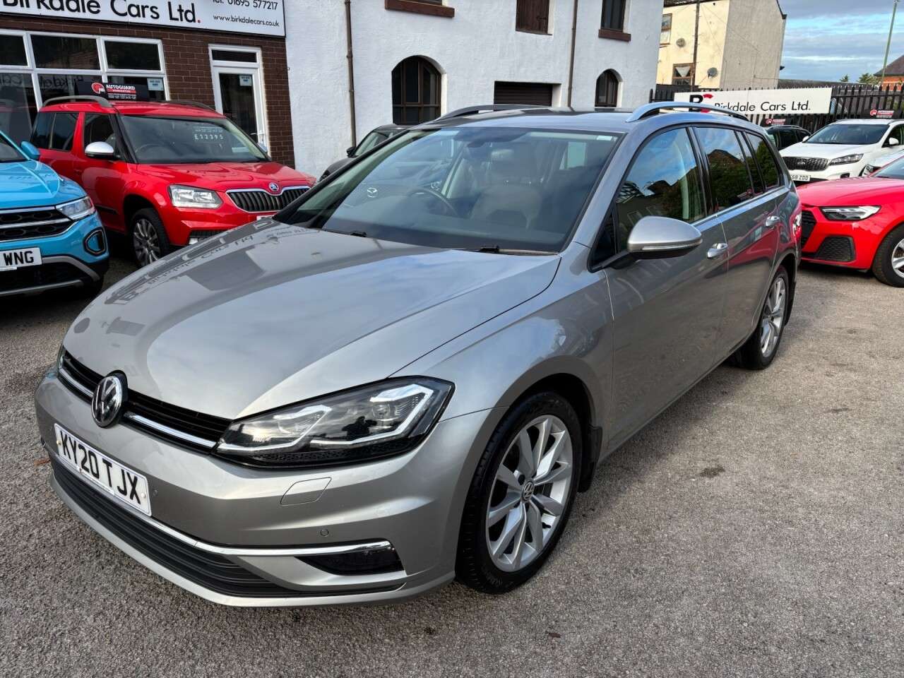 A 2020 VOLKSWAGEN GOLF 2.0 TDI GT Edition Estate 5dr Diesel DSG Auto Euro 6 (s/s) (150 ps) FSH (VW A 2020 VOLKSWAGEN GOLF 2.0 TDI GT Edition Estate 5dr Diesel DSG Auto Euro 6 (s/s) (150 ps) FSH (VW