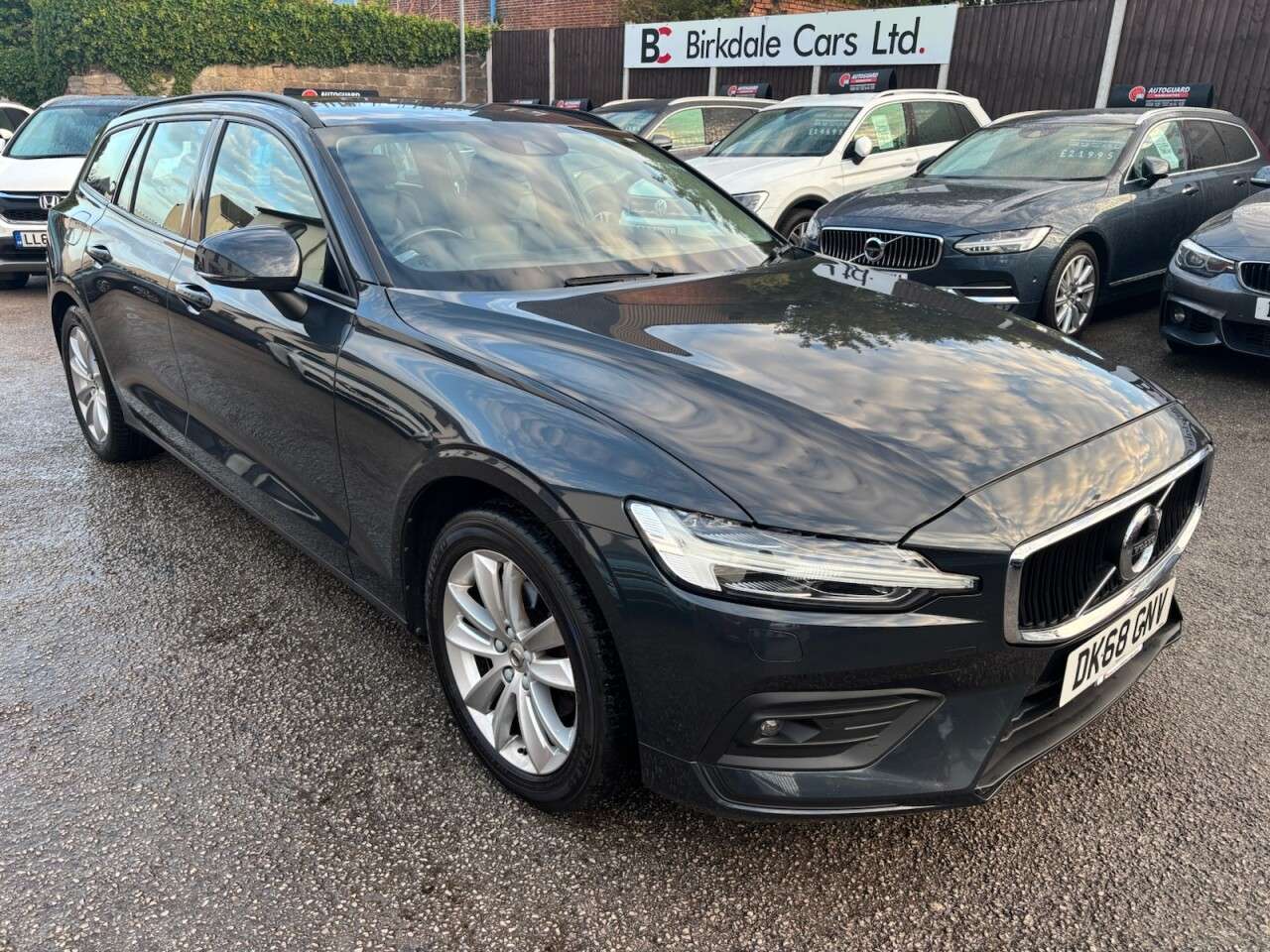 A 2018 VOLVO V60 2.0 D4 Momentum Pro Estate 5dr Diesel Manual Euro 6 (s/s) (190 ps) FSH - LE A 2018 VOLVO V60 2.0 D4 Momentum Pro Estate 5dr Diesel Manual Euro 6 (s/s) (190 ps) FSH - LE