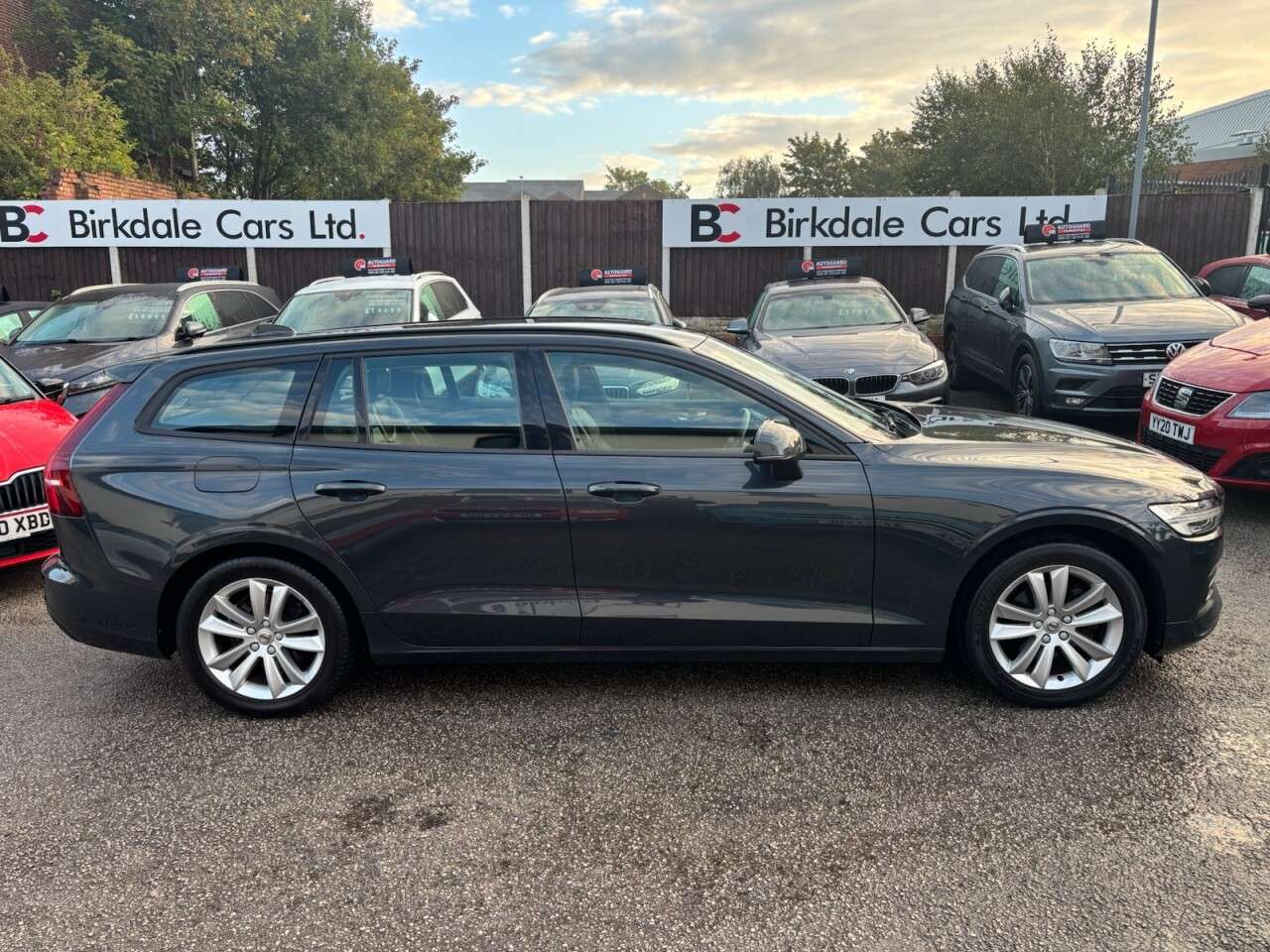 A 2018 VOLVO V60 2.0 D4 Momentum Pro Estate 5dr Diesel Manual Euro 6 (s/s) (190 ps) FSH - LE A 2018 VOLVO V60 2.0 D4 Momentum Pro Estate 5dr Diesel Manual Euro 6 (s/s) (190 ps) FSH - LE