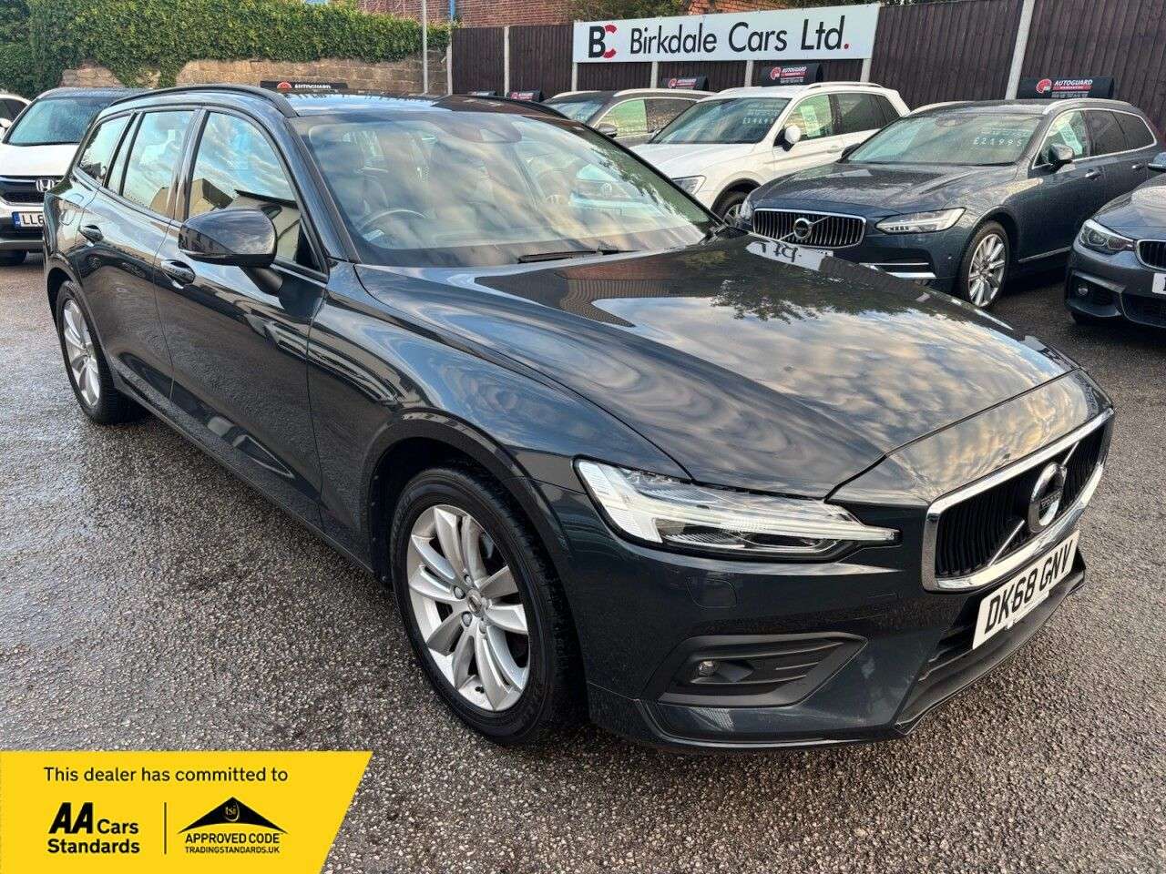 A 2018 VOLVO V60 2.0 D4 Momentum Pro Estate 5dr Diesel Manual Euro 6 (s/s) (190 ps) FSH - LE A 2018 VOLVO V60 2.0 D4 Momentum Pro Estate 5dr Diesel Manual Euro 6 (s/s) (190 ps) FSH - LE