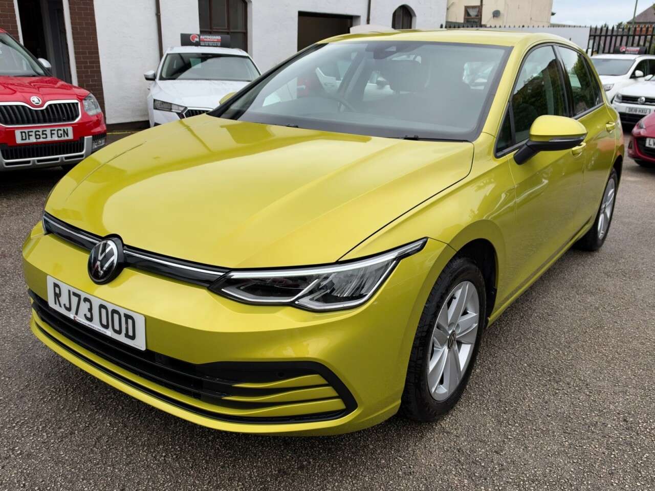 A 2023 VOLKSWAGEN GOLF 2.0 TDI Life Hatchback 5dr Diesel Manual Euro 6 (s/s) (115 ps) FSH (VW) - A A 2023 VOLKSWAGEN GOLF 2.0 TDI Life Hatchback 5dr Diesel Manual Euro 6 (s/s) (115 ps) FSH (VW) - A