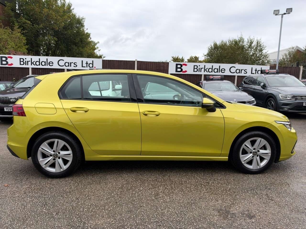 A 2023 VOLKSWAGEN GOLF 2.0 TDI Life Hatchback 5dr Diesel Manual Euro 6 (s/s) (115 ps) FSH (VW) - A A 2023 VOLKSWAGEN GOLF 2.0 TDI Life Hatchback 5dr Diesel Manual Euro 6 (s/s) (115 ps) FSH (VW) - A