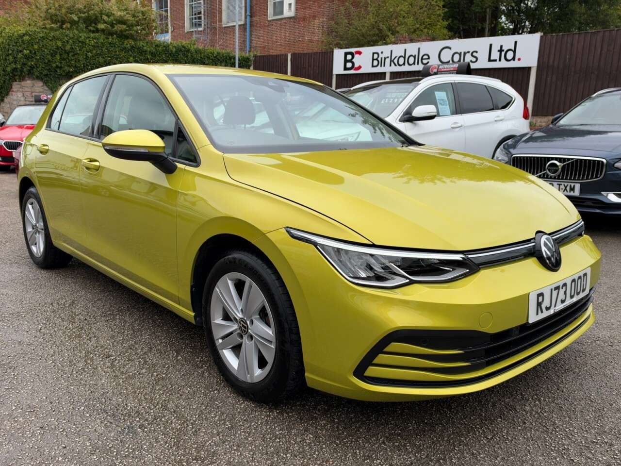 A 2023 VOLKSWAGEN GOLF 2.0 TDI Life Hatchback 5dr Diesel Manual Euro 6 (s/s) (115 ps) FSH (VW) - A A 2023 VOLKSWAGEN GOLF 2.0 TDI Life Hatchback 5dr Diesel Manual Euro 6 (s/s) (115 ps) FSH (VW) - A