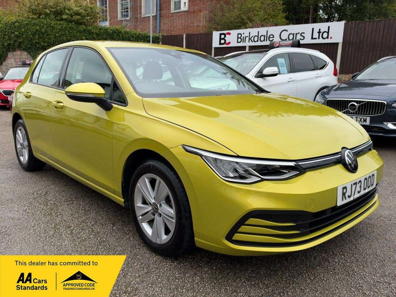 A 2023 VOLKSWAGEN GOLF 2.0 TDI Life Hatchback 5dr Diesel Manual Euro 6 (s/s) (115 ps) FSH (VW) - A A 2023 VOLKSWAGEN GOLF 2.0 TDI Life Hatchback 5dr Diesel Manual Euro 6 (s/s) (115 ps) FSH (VW) - A