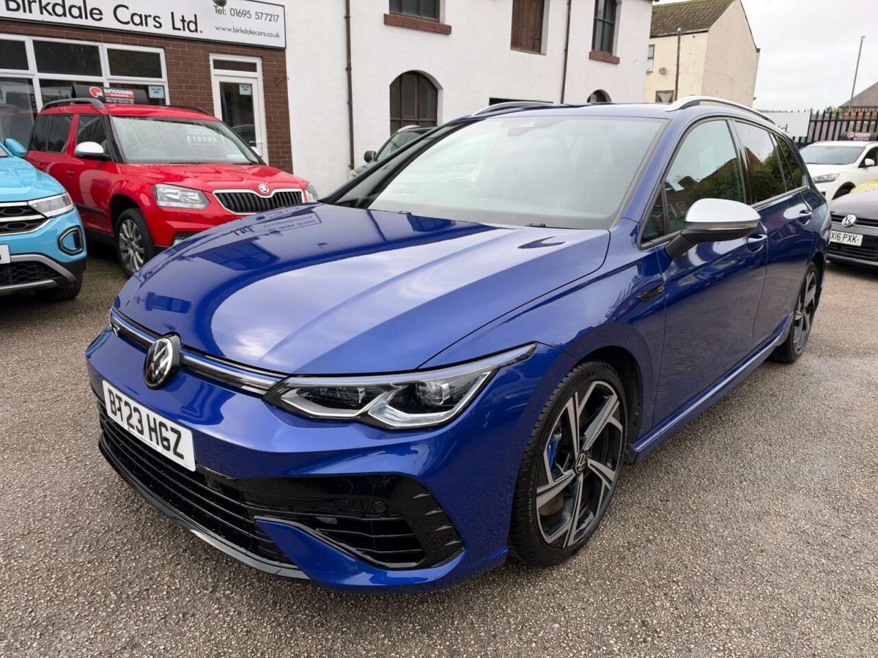 A 2023 VOLKSWAGEN GOLF 2.0 TSI R Estate 5dr Petrol DSG 4Motion 4WD Auto Euro 6 (s/s) (320 ps) FSH A 2023 VOLKSWAGEN GOLF 2.0 TSI R Estate 5dr Petrol DSG 4Motion 4WD Auto Euro 6 (s/s) (320 ps) FSH