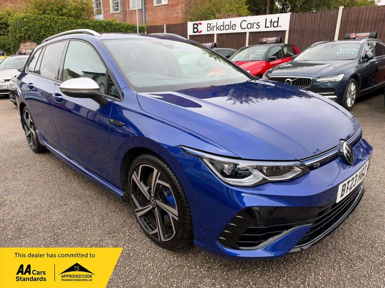 A 2023 VOLKSWAGEN GOLF 2.0 TSI R Estate 5dr Petrol DSG 4Motion 4WD Auto Euro 6 (s/s) (320 ps) FSH A 2023 VOLKSWAGEN GOLF 2.0 TSI R Estate 5dr Petrol DSG 4Motion 4WD Auto Euro 6 (s/s) (320 ps) FSH
