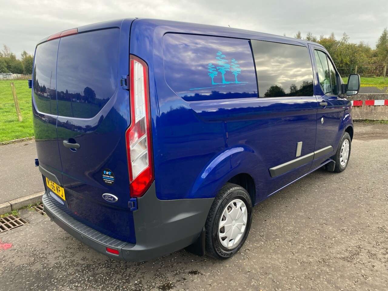 A 2016 FORD TRANSIT CUSTOM 2.2 TDCi 290 TREND NO VAT DAY VAN CONVERSION 125BHP OUTSIDE POWER SOCKET A 2016 FORD TRANSIT CUSTOM 2.2 TDCi 290 TREND NO VAT DAY VAN CONVERSION 125BHP OUTSIDE POWER SOCKET