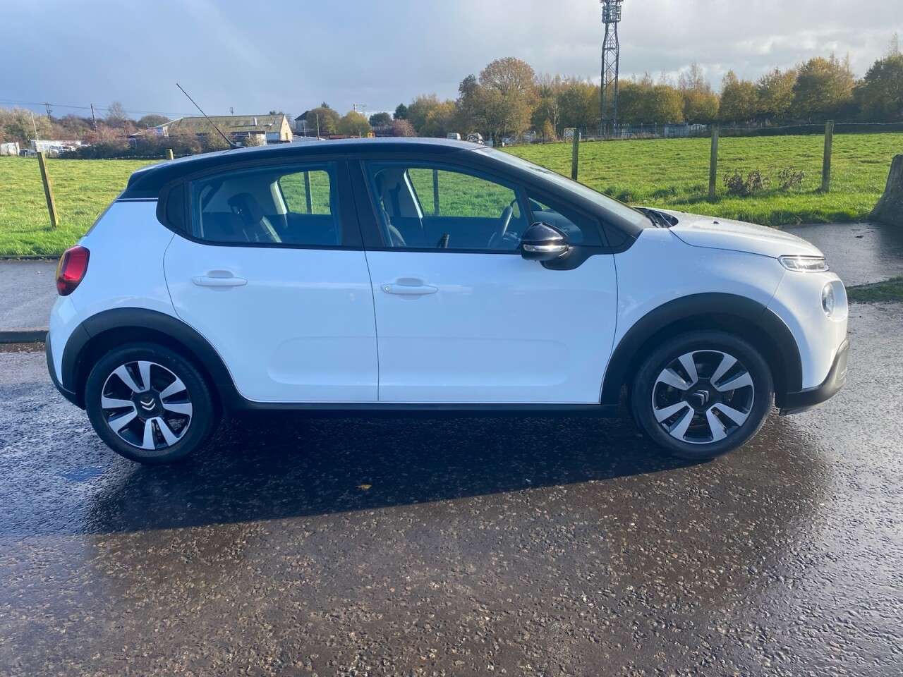 A 2017 CITROEN C3 1.2 PureTech Feel Hatchback 5dr Petrol Manual Euro 6 (82 ps) A 2017 CITROEN C3 1.2 PureTech Feel Hatchback 5dr Petrol Manual Euro 6 (82 ps)