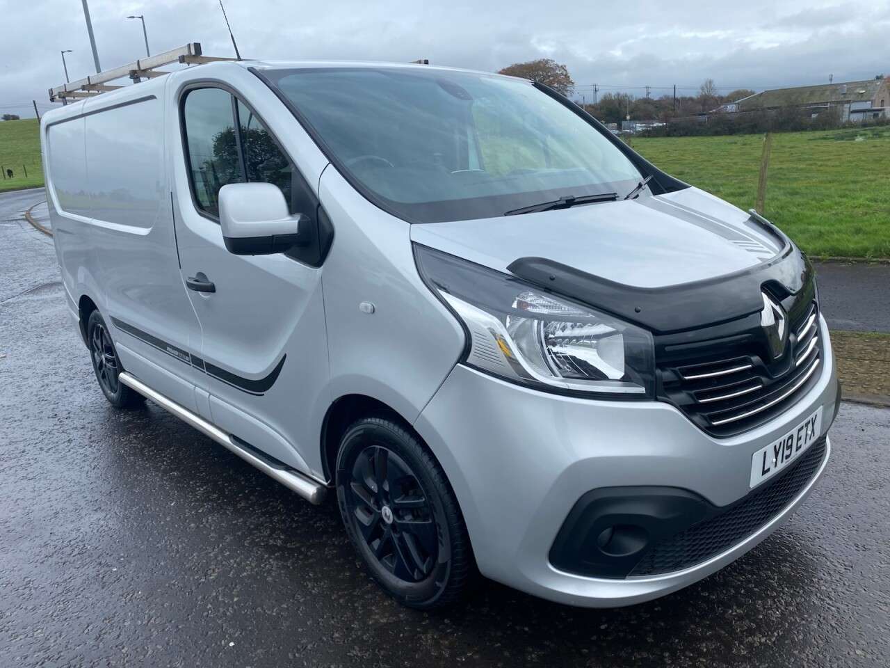A 2019 RENAULT TRAFIC 1.6 dCi ENERGY Premier Edition NAV NO VAT PART DAY VAN Euro 6 (s/s) (125 ps A 2019 RENAULT TRAFIC 1.6 dCi ENERGY Premier Edition NAV NO VAT PART DAY VAN Euro 6 (s/s) (125 ps