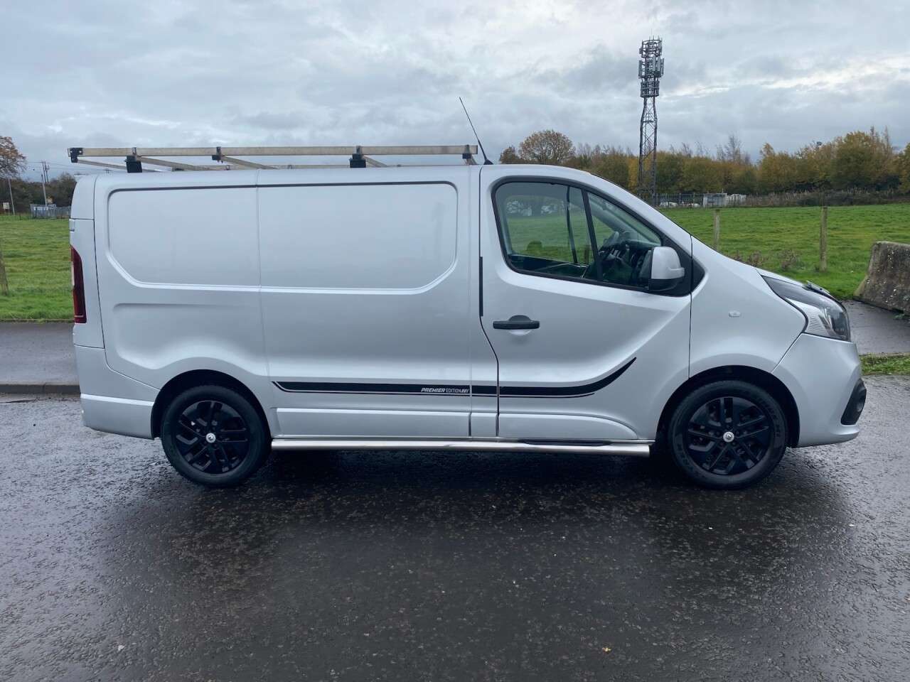 A 2019 RENAULT TRAFIC 1.6 dCi ENERGY Premier Edition NAV NO VAT PART DAY VAN Euro 6 (s/s) (125 ps A 2019 RENAULT TRAFIC 1.6 dCi ENERGY Premier Edition NAV NO VAT PART DAY VAN Euro 6 (s/s) (125 ps