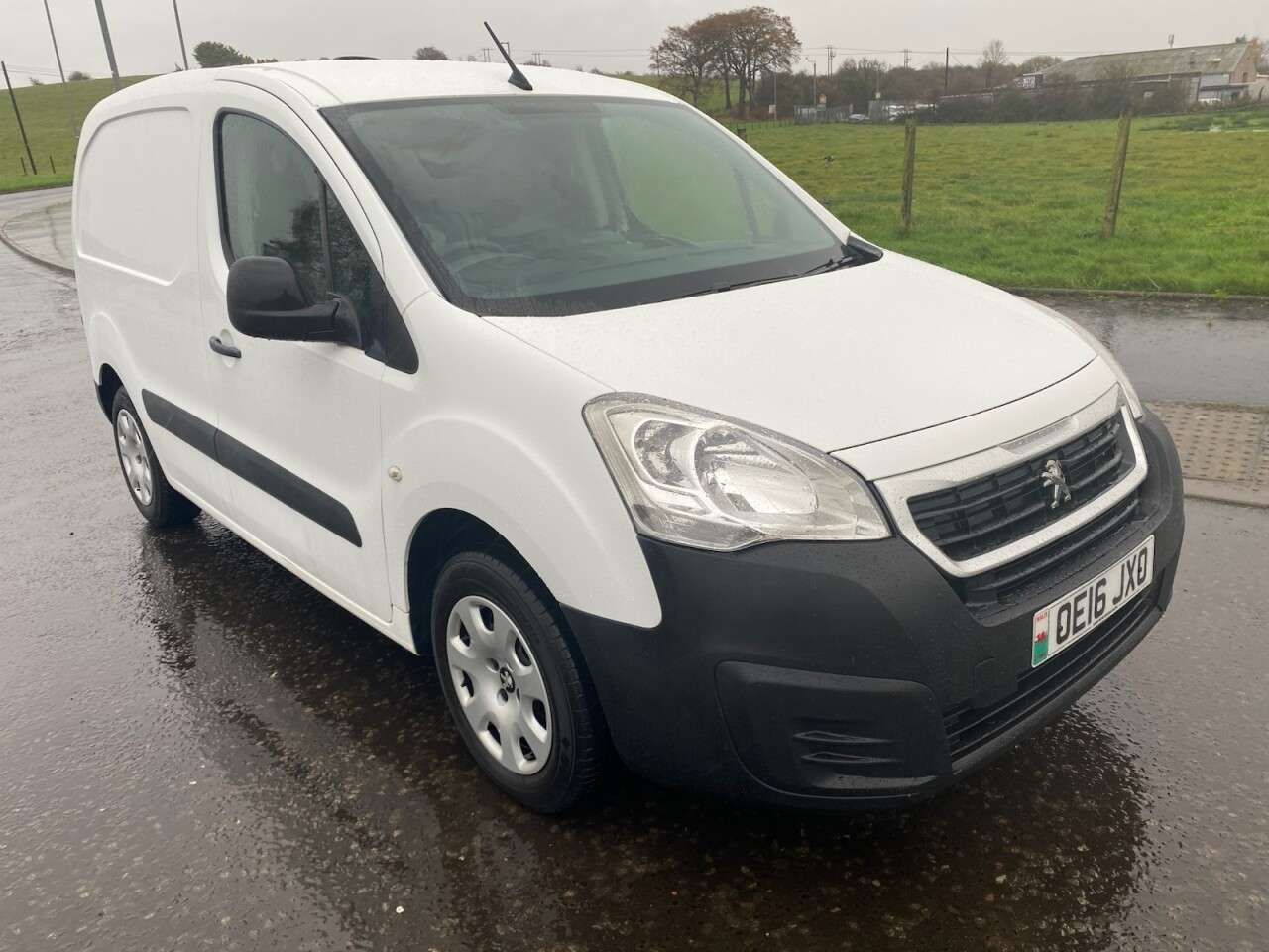 A 2016 PEUGEOT PARTNER 1.6 HDi 625 Professional NO VAT VAN 75 bhp A 2016 PEUGEOT PARTNER 1.6 HDi 625 Professional NO VAT VAN 75 bhp
