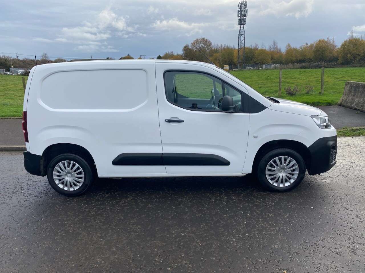 A 2021 CITROEN BERLINGO 1.5 BlueHDi 650 Enterprise M NO VAT VAN Euro 6 (s/s) (75 ps) A 2021 CITROEN BERLINGO 1.5 BlueHDi 650 Enterprise M NO VAT VAN Euro 6 (s/s) (75 ps)