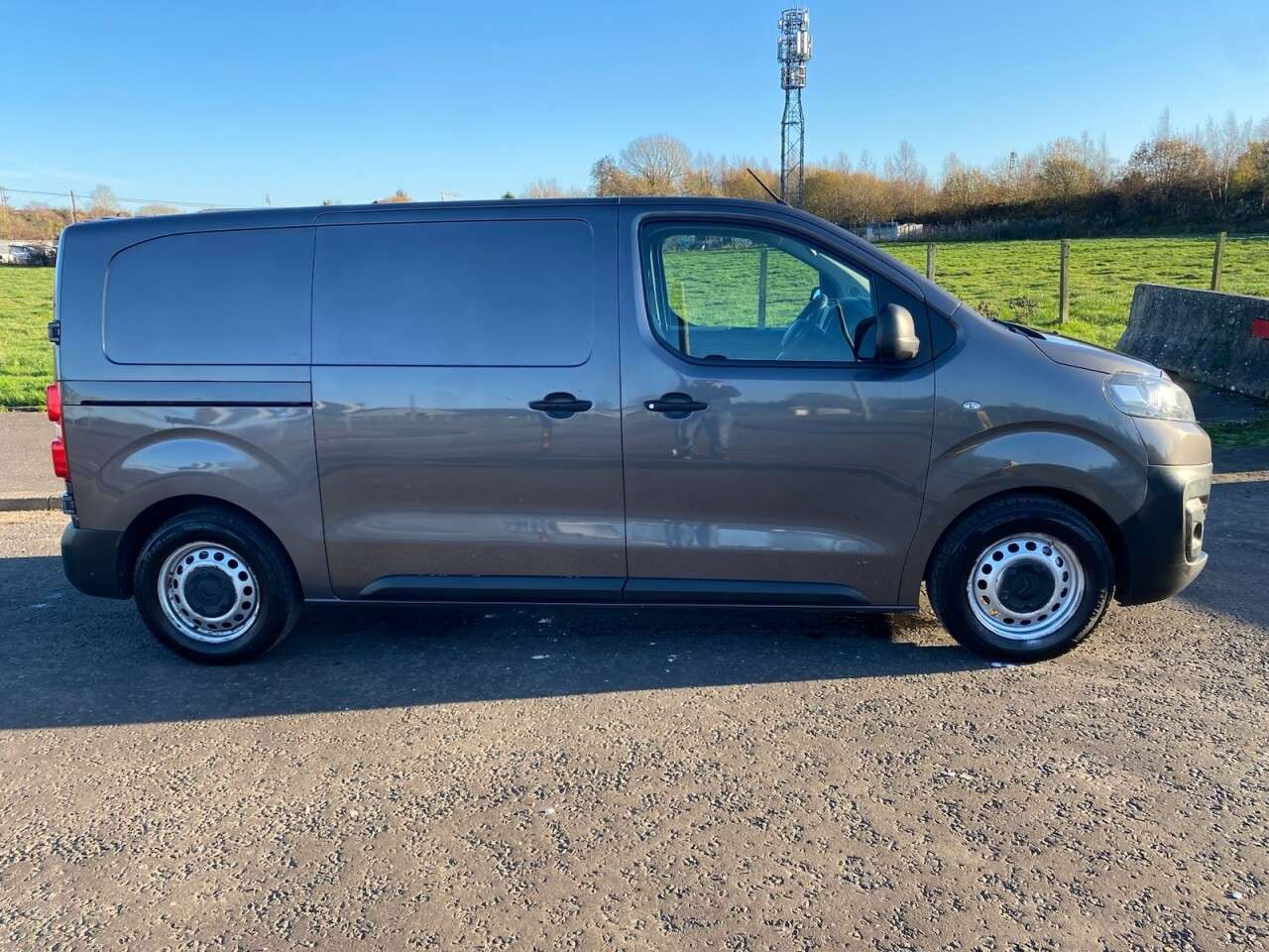 A 2018 CITROEN DISPATCH 1.6 BlueHDi 1000 Enterprise M NO VAT VAN FWD 2 Euro 6 (s/s) (115 ps) A 2018 CITROEN DISPATCH 1.6 BlueHDi 1000 Enterprise M NO VAT VAN FWD 2 Euro 6 (s/s) (115 ps)