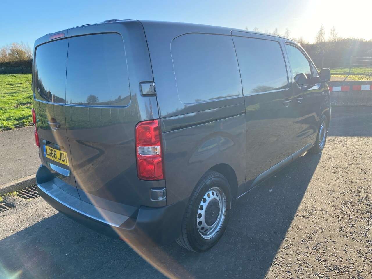 A 2018 CITROEN DISPATCH 1.6 BlueHDi 1000 Enterprise M NO VAT VAN FWD 2 Euro 6 (s/s) (115 ps) A 2018 CITROEN DISPATCH 1.6 BlueHDi 1000 Enterprise M NO VAT VAN FWD 2 Euro 6 (s/s) (115 ps)