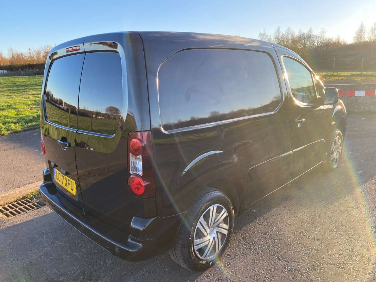 A 2017 CITROEN BERLINGO 1.6 BlueHDi 625 LX NO VAT VAN ETG6 L1 AUTO Euro 6 100 bhp A 2017 CITROEN BERLINGO 1.6 BlueHDi 625 LX NO VAT VAN ETG6 L1 AUTO Euro 6 100 bhp