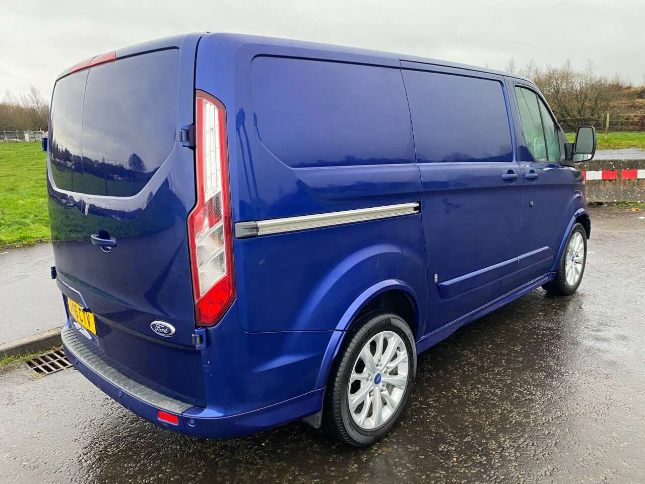 A 2016 FORD TRANSIT CUSTOM 2.2 TDCi 290 Sport NO VAT VAN 153 bhp TIMING CHAIN NOT BELTS A 2016 FORD TRANSIT CUSTOM 2.2 TDCi 290 Sport NO VAT VAN 153 bhp TIMING CHAIN NOT BELTS