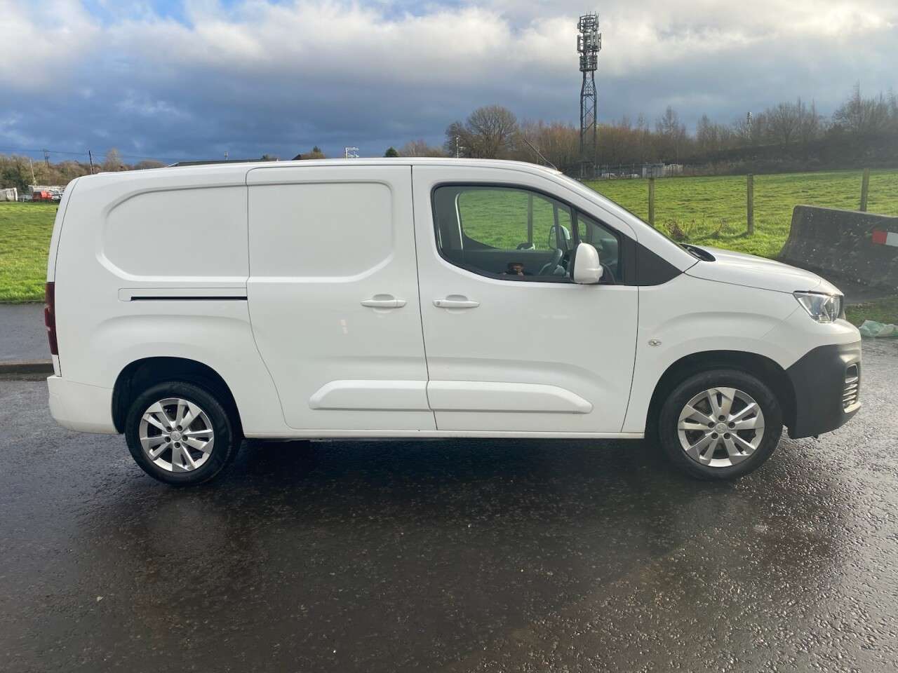 A 2019 PEUGEOT PARTNER 1.5 BlueHDi 950 Asphalt Long NAV NO VAT VAN LWB Euro 6 (s/s) (130 bhp) A 2019 PEUGEOT PARTNER 1.5 BlueHDi 950 Asphalt Long NAV NO VAT VAN LWB Euro 6 (s/s) (130 bhp)