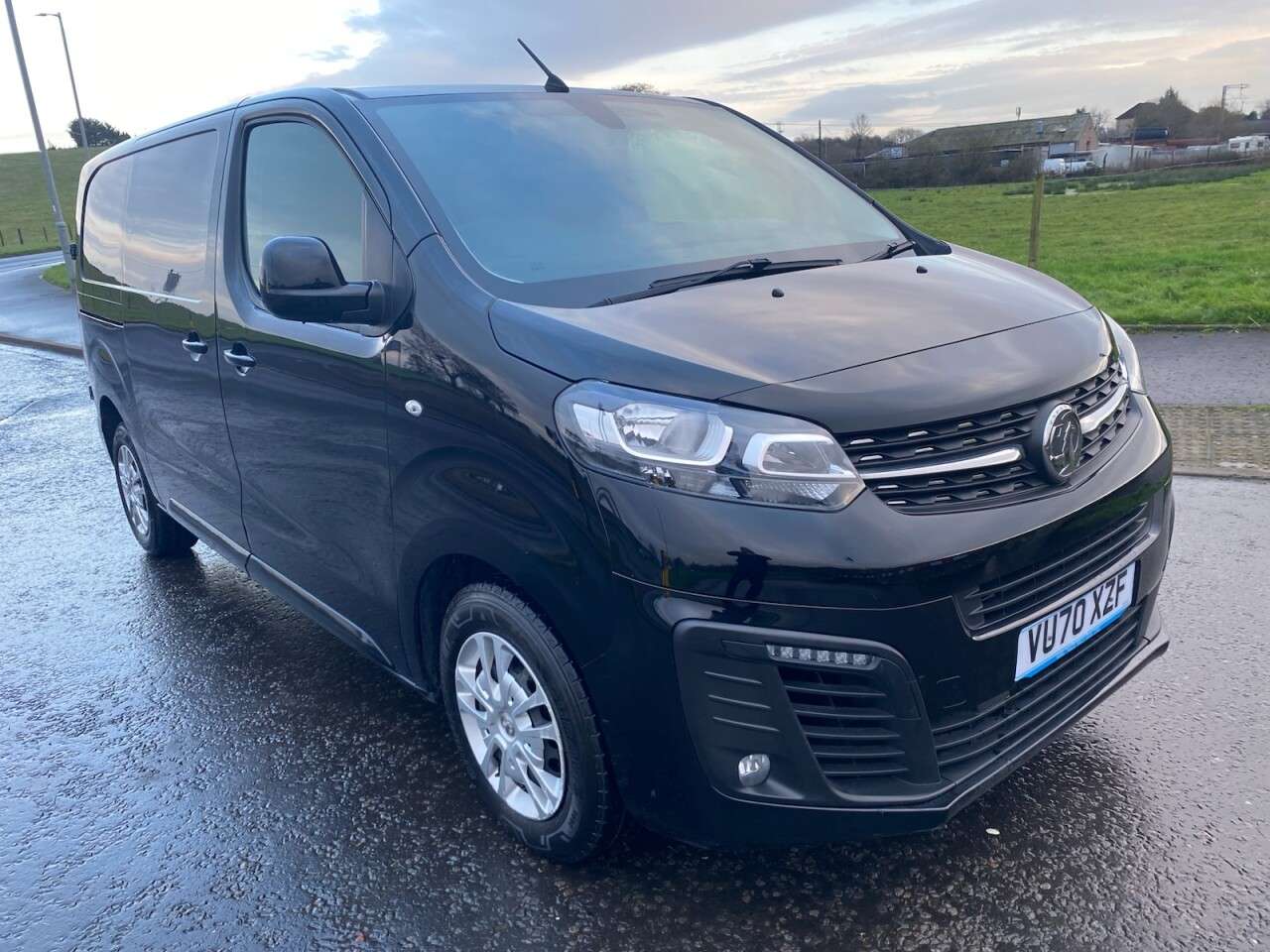 A 2020 VAUXHALL VIVARO 2.0 Turbo D 3100 Sportive NO VAT VAN Euro 6 (s/s) (120 ps) A 2020 VAUXHALL VIVARO 2.0 Turbo D 3100 Sportive NO VAT VAN Euro 6 (s/s) (120 ps)