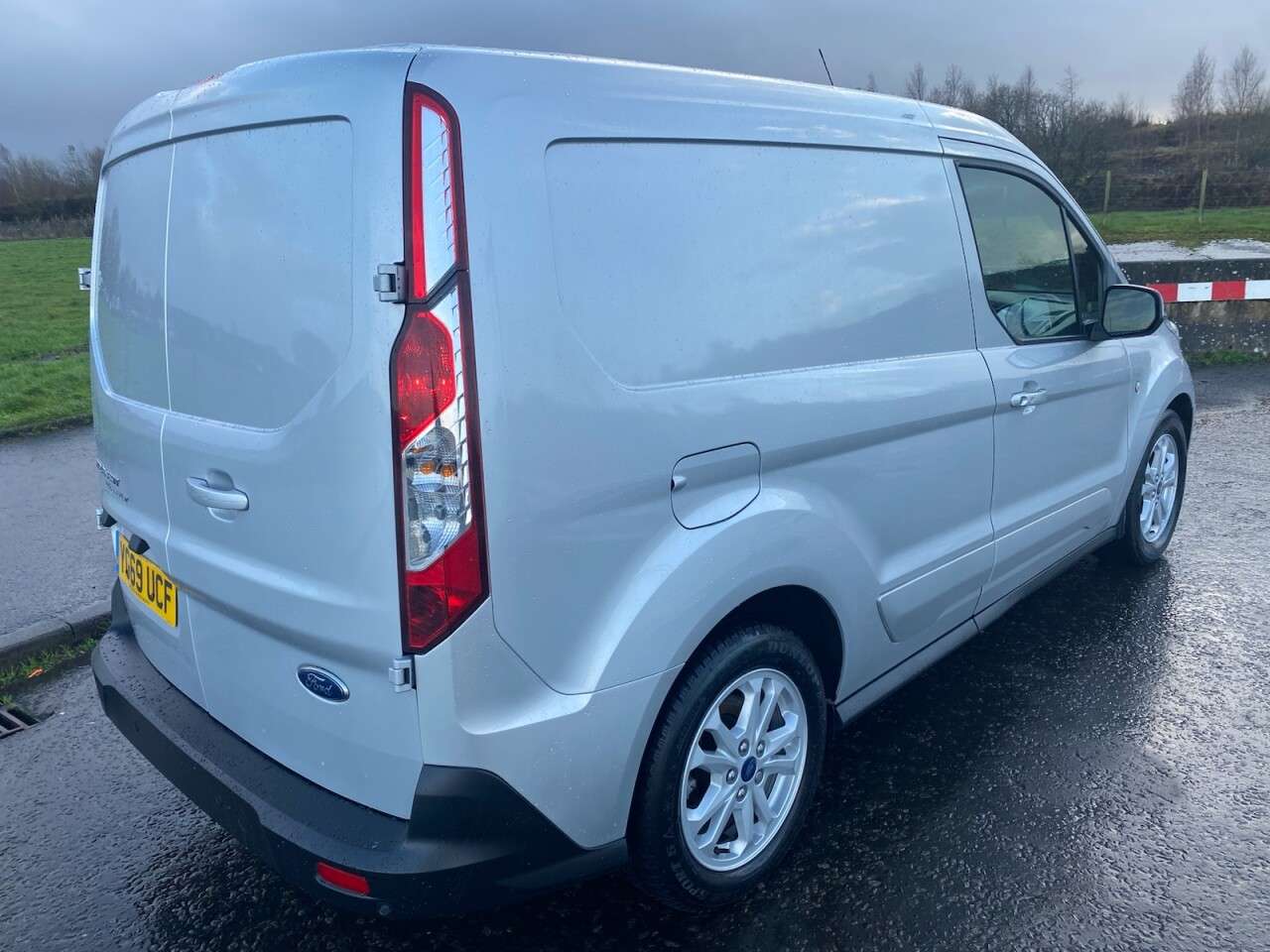 A 2019 FORD TRANSIT CONNECT 1.5 200 EcoBlue Limited NO VAT VAN Auto Euro 6 (s/s) (120 ps) A 2019 FORD TRANSIT CONNECT 1.5 200 EcoBlue Limited NO VAT VAN Auto Euro 6 (s/s) (120 ps)