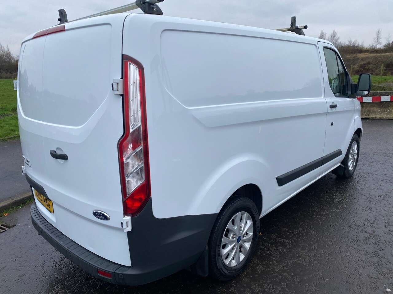 A 2015 FORD TRANSIT CUSTOM 2.2 TDCi 270 Trend NO VAT VAN 98 bhp TIMING CHAIN NOT WET BELTS A 2015 FORD TRANSIT CUSTOM 2.2 TDCi 270 Trend NO VAT VAN 98 bhp TIMING CHAIN NOT WET BELTS