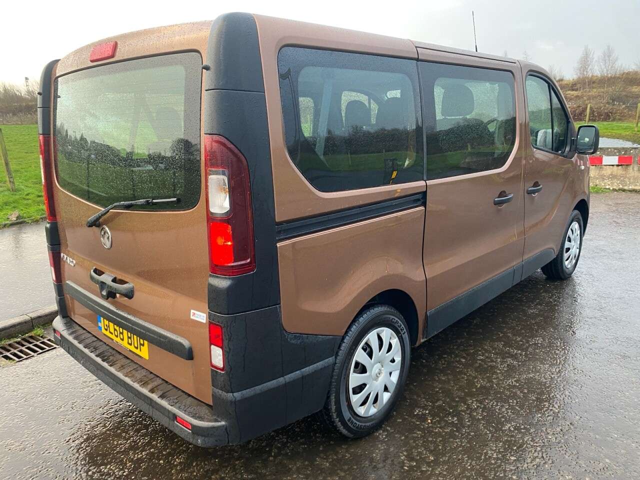 A 2018 VAUXHALL VIVARO 1.6 CDTi 2900 9 SEAT NO VAT MINIBUS Euro 6 (s/s) (9 Seat) (120 ps) A 2018 VAUXHALL VIVARO 1.6 CDTi 2900 9 SEAT NO VAT MINIBUS Euro 6 (s/s) (9 Seat) (120 ps)