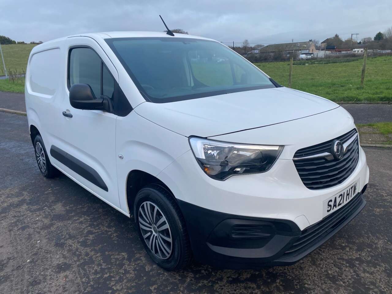 A 2021 VAUXHALL COMBO 1.5 Turbo D 2000 Dynamic NO VAT VAN Euro 6 (75 ps) A 2021 VAUXHALL COMBO 1.5 Turbo D 2000 Dynamic NO VAT VAN Euro 6 (75 ps)