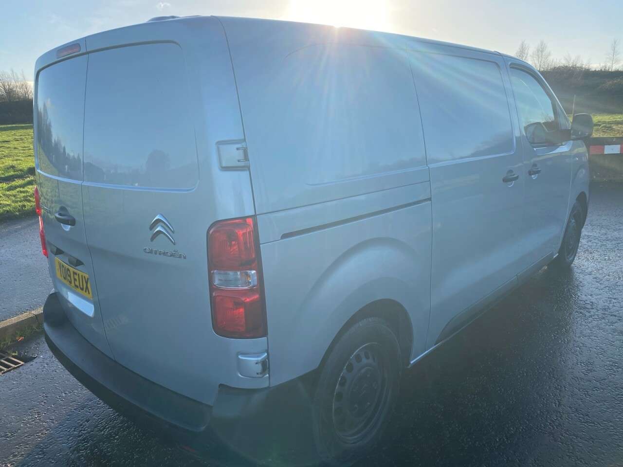 A 2019 CITROEN DISPATCH 1.6 BlueHDi 1000 Enterprise M NO VAT VAN FWD 2 Euro 6 (s/s) (115 ps) A 2019 CITROEN DISPATCH 1.6 BlueHDi 1000 Enterprise M NO VAT VAN FWD 2 Euro 6 (s/s) (115 ps)