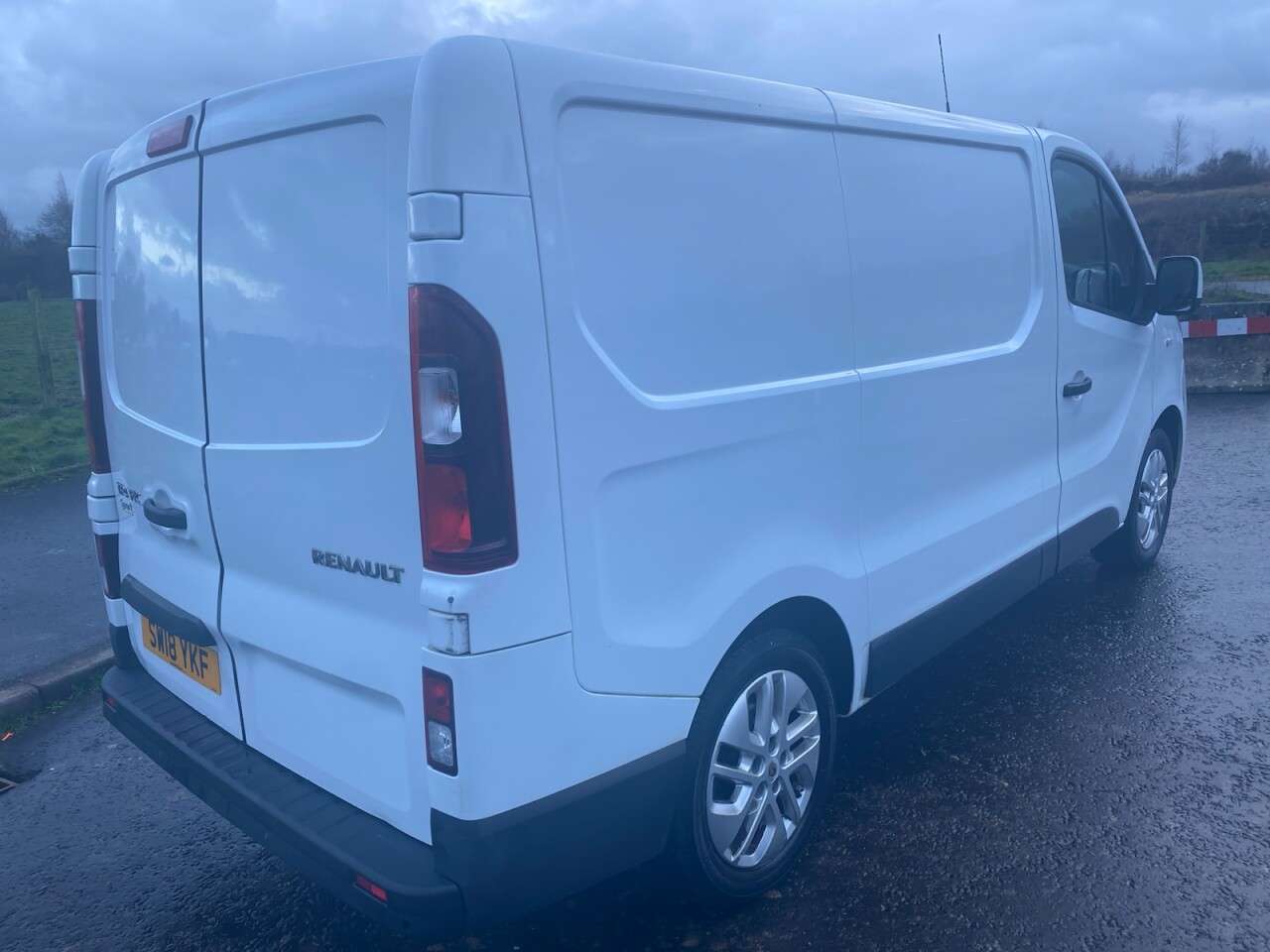 A 2018 RENAULT TRAFIC 1.6 dCi 27 Sport Nav NO VAT Euro 6 (120 ps) A 2018 RENAULT TRAFIC 1.6 dCi 27 Sport Nav NO VAT Euro 6 (120 ps)