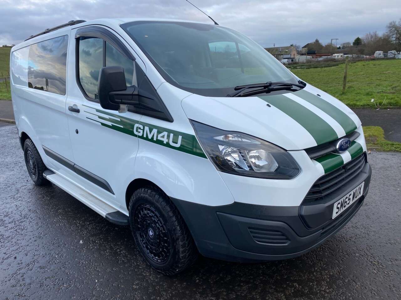 A 2015 FORD TRANSIT CUSTOM 2.2 TDCi 270 ECOnetic 6 SEAT COMBI VAN NO VAT TIMING CHAIN NOT BELTS A 2015 FORD TRANSIT CUSTOM 2.2 TDCi 270 ECOnetic 6 SEAT COMBI VAN NO VAT TIMING CHAIN NOT BELTS