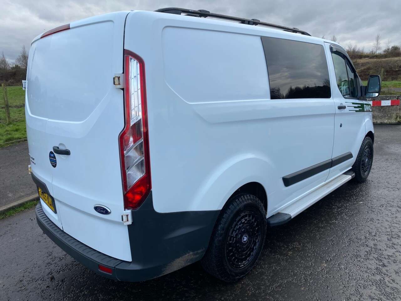 A 2015 FORD TRANSIT CUSTOM 2.2 TDCi 270 ECOnetic 6 SEAT COMBI VAN NO VAT TIMING CHAIN NOT BELTS A 2015 FORD TRANSIT CUSTOM 2.2 TDCi 270 ECOnetic 6 SEAT COMBI VAN NO VAT TIMING CHAIN NOT BELTS