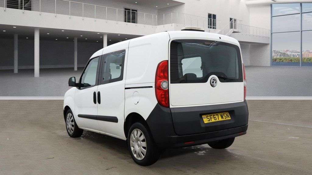 A 2017 VAUXHALL COMBO 1.3 CDTI 2300 5 SEAT NO VAT COMBI CREW VAN EURO 6 95bhp A 2017 VAUXHALL COMBO 1.3 CDTI 2300 5 SEAT NO VAT COMBI CREW VAN EURO 6 95bhp