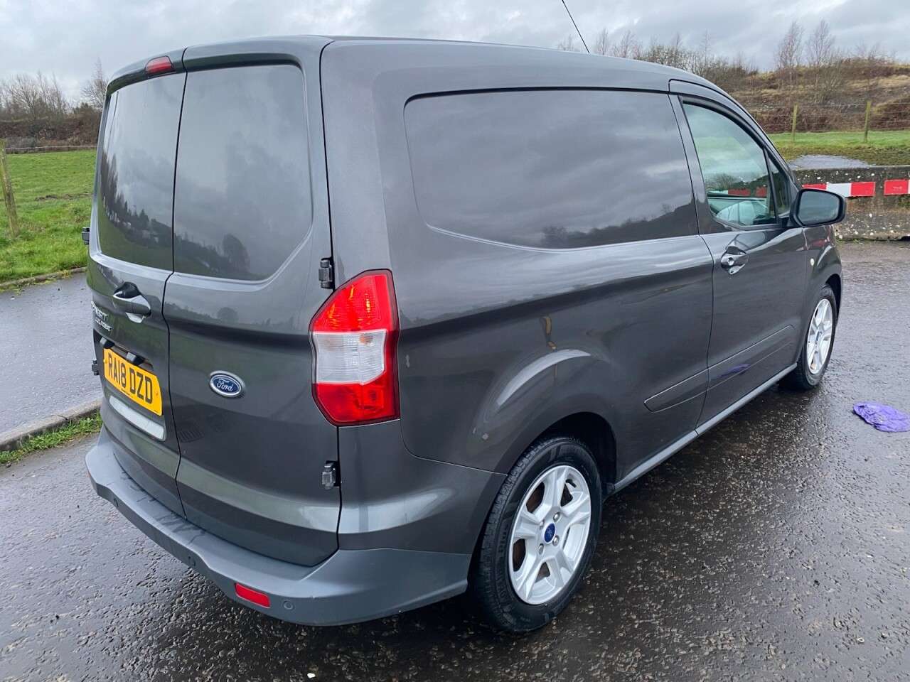 A 2018 FORD TRANSIT COURIER 1.5 TDCi Limited NO VAT VAN Euro 6 (100 ps) A 2018 FORD TRANSIT COURIER 1.5 TDCi Limited NO VAT VAN Euro 6 (100 ps)