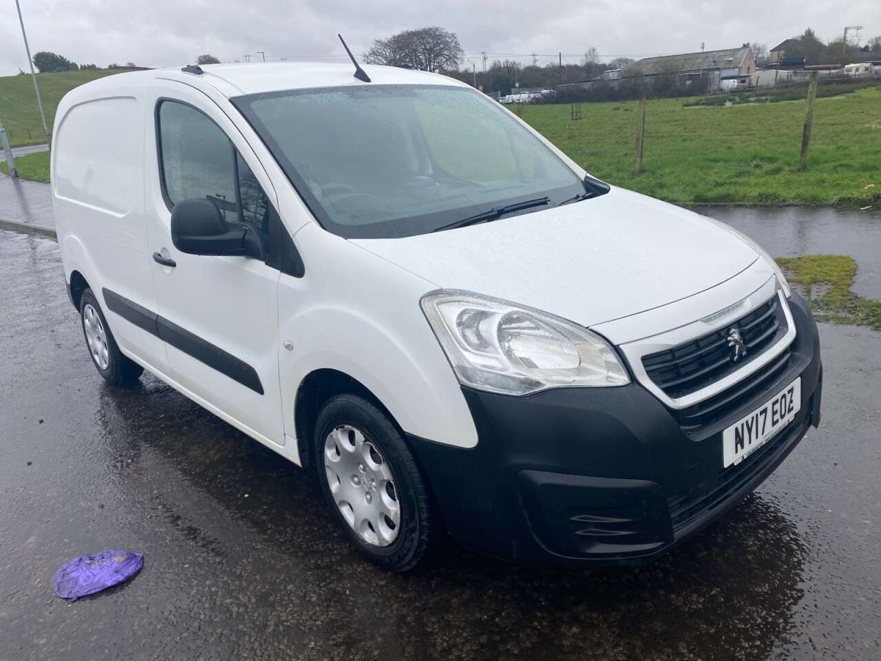 A 2017 PEUGEOT PARTNER 1.6 BlueHDi 854 Professional NO VAT VAN 97.64 bhp TIMING BELTS JUST DONE FE A 2017 PEUGEOT PARTNER 1.6 BlueHDi 854 Professional NO VAT VAN 97.64 bhp TIMING BELTS JUST DONE FE