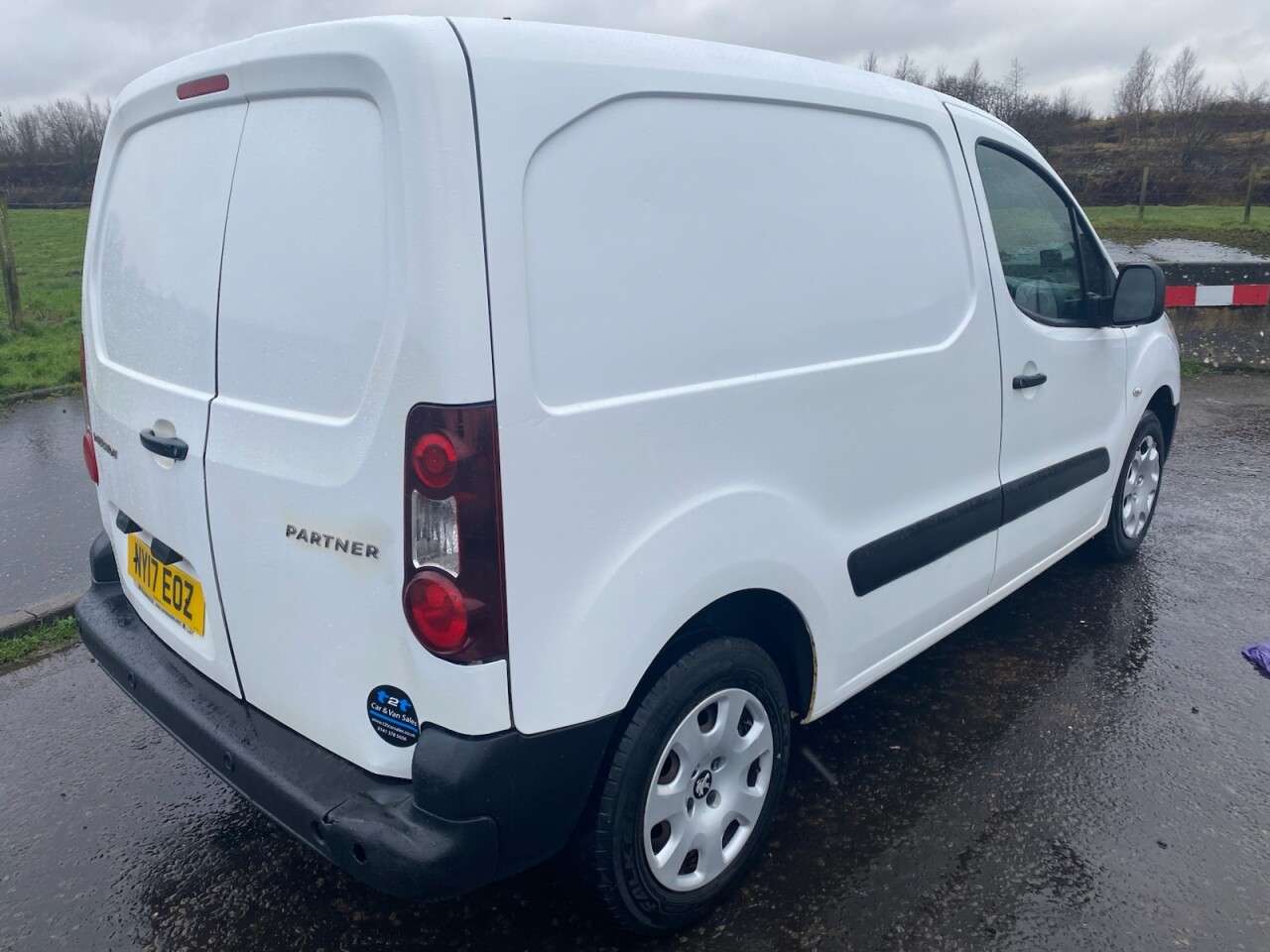 A 2017 PEUGEOT PARTNER 1.6 BlueHDi 854 Professional NO VAT VAN 97.64 bhp TIMING BELTS JUST DONE FE A 2017 PEUGEOT PARTNER 1.6 BlueHDi 854 Professional NO VAT VAN 97.64 bhp TIMING BELTS JUST DONE FE