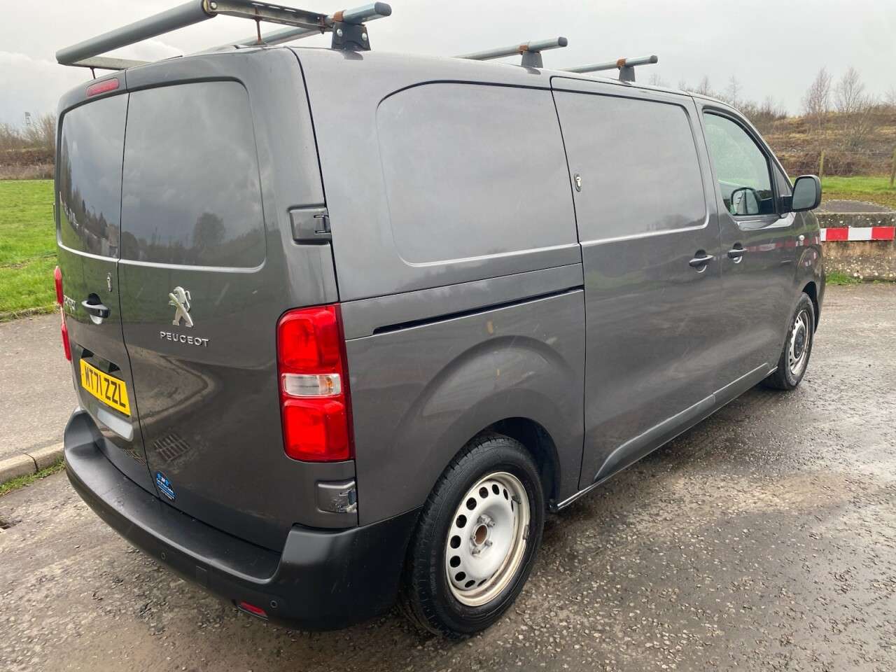 A 2021 PEUGEOT EXPERT 1.5 BlueHDi 1000 Professional Premium NO VAT MWB VAN Euro 6 (s/s) (100 bhp) A 2021 PEUGEOT EXPERT 1.5 BlueHDi 1000 Professional Premium NO VAT MWB VAN Euro 6 (s/s) (100 bhp)