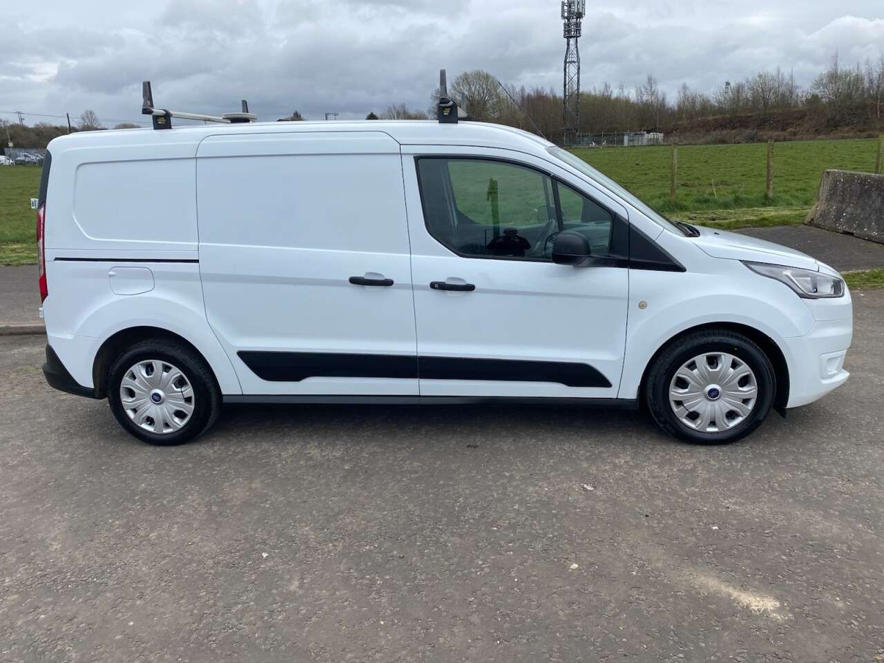A 2018 FORD TRANSIT CONNECT 1.5 230 EcoBlue Trend 5 SEAT LWB NO VAT L2 Euro 6 (s/s) (100 ps) TIMING BEL A 2018 FORD TRANSIT CONNECT 1.5 230 EcoBlue Trend 5 SEAT LWB NO VAT L2 Euro 6 (s/s) (100 ps) TIMING BEL