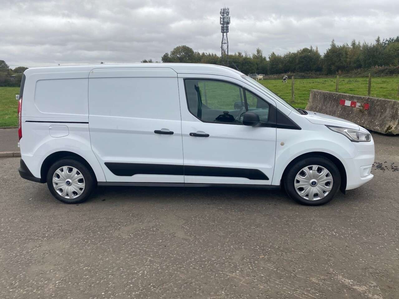 A 2018 FORD TRANSIT CONNECT 1.5 230 EcoBlue Trend 5 SEAT LWB NO VAT L2 Euro 6 (s/s) (100 ps) TIMING BEL A 2018 FORD TRANSIT CONNECT 1.5 230 EcoBlue Trend 5 SEAT LWB NO VAT L2 Euro 6 (s/s) (100 ps) TIMING BEL